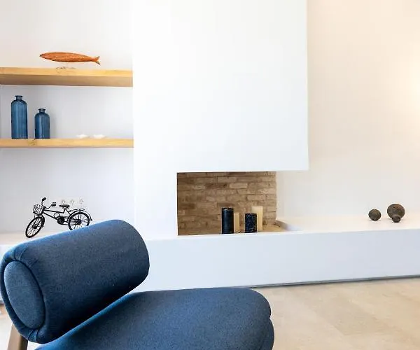 Eneos #2 Pool & Sea View, Párosz